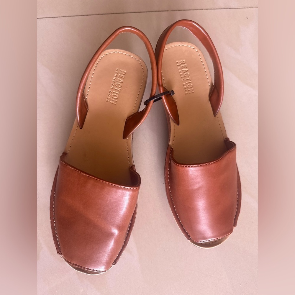 Reaction Kenneth Cole Brown 2” Platform, Peep-toe shoes 8/39 - Picture 11 of 14